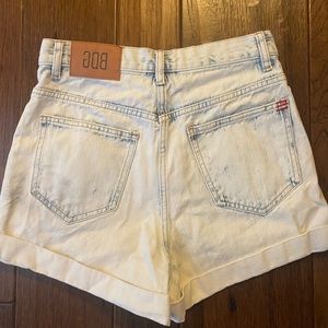 BDG jean shorts. EUC. Size 28